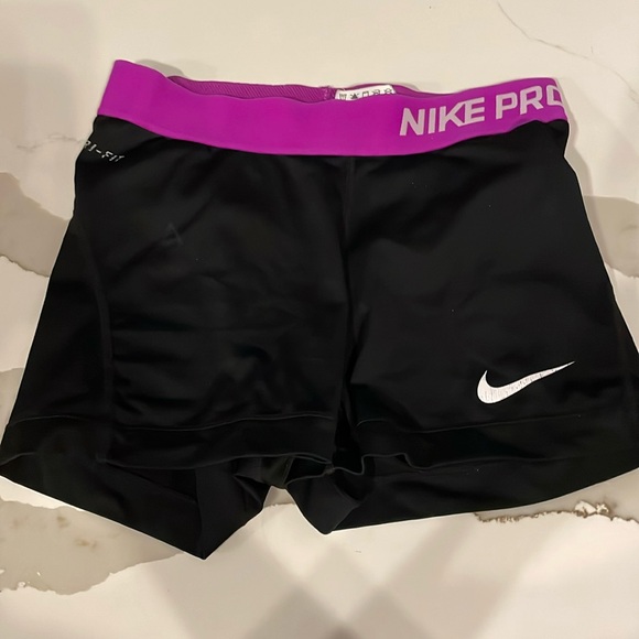 Hot pink Nike pros - Picture 1 of 2